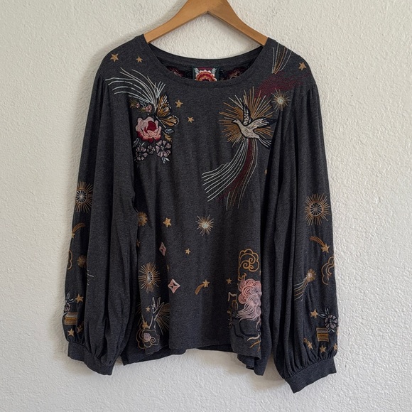 Johnny Was Selah Cuffed Puff Long Tee Gray Crew Floral Embroidered Shirt XXL - Picture 2 of 10